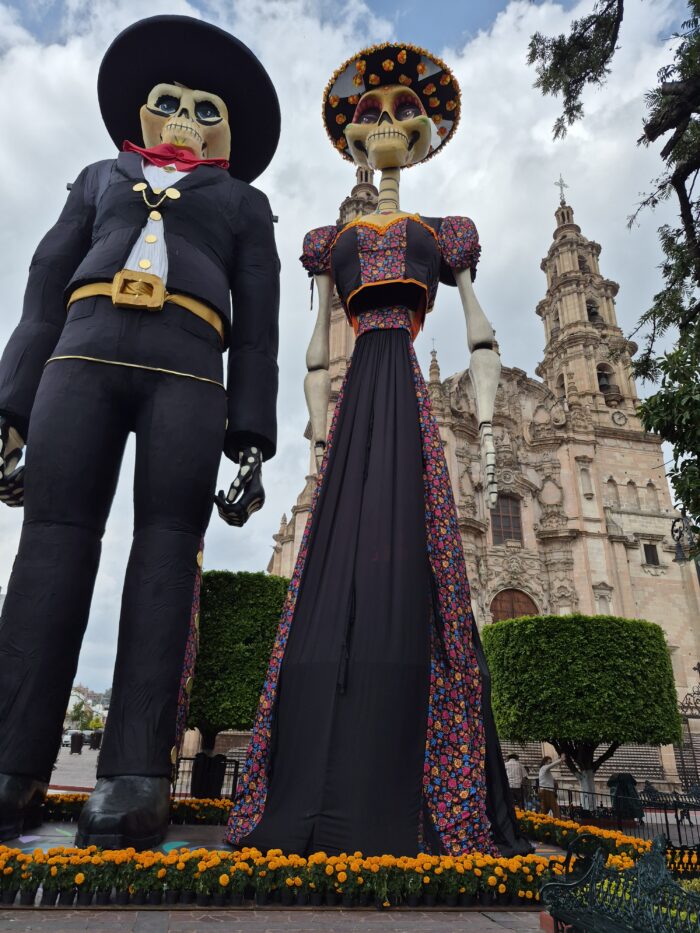 Lagos entre tradiciones
