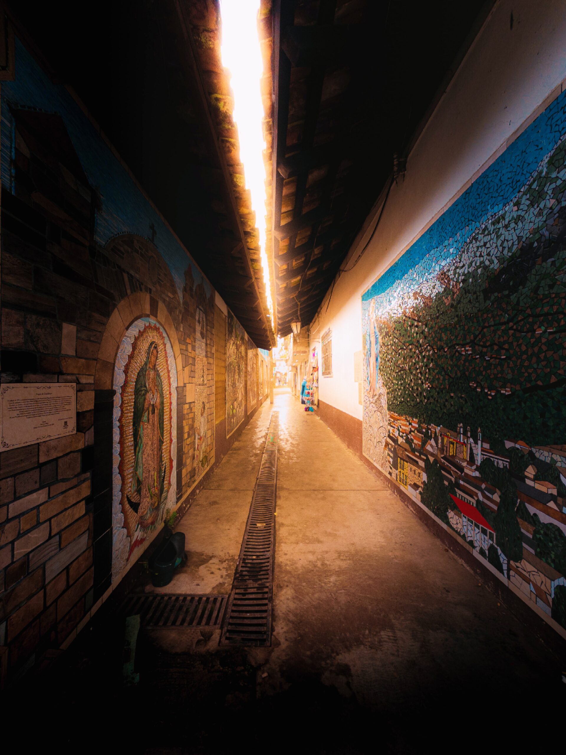 Senderos de Luz y Mosaico