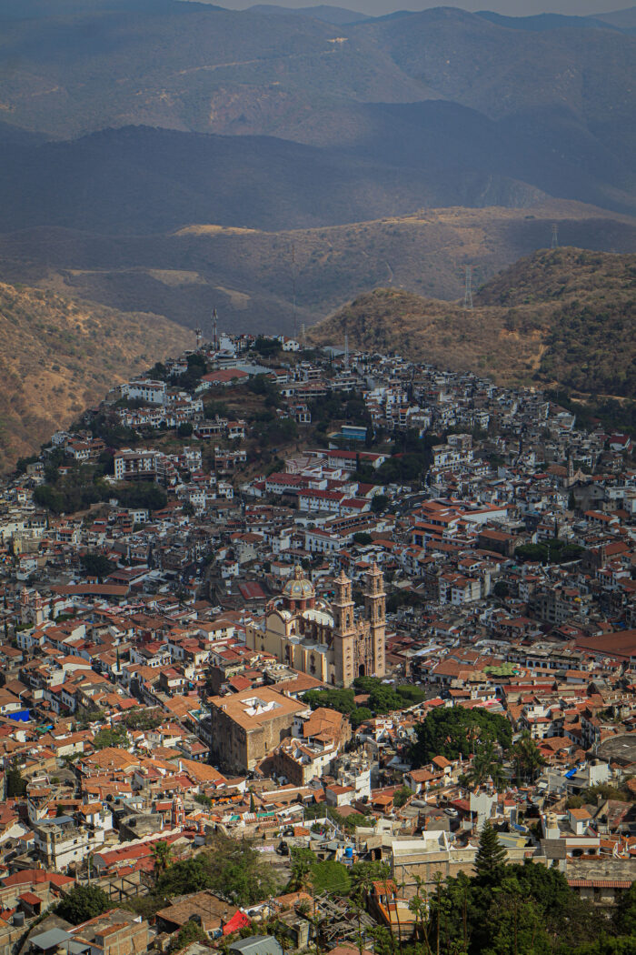 Entre montañas y tejados